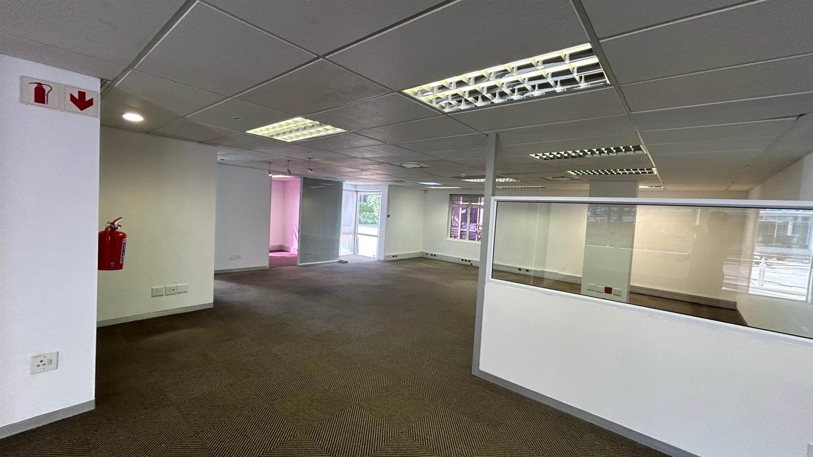 977  m² Office Space in Mouille Point photo number 13