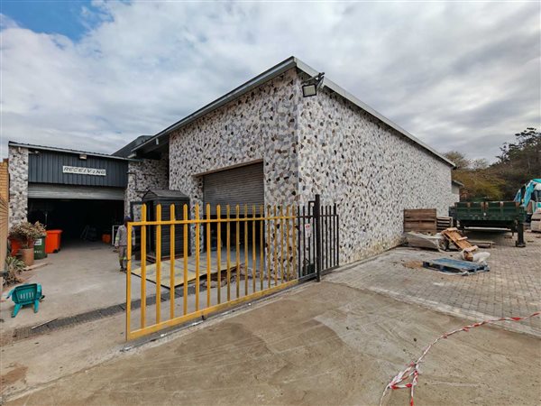 2 500  m² Industrial space