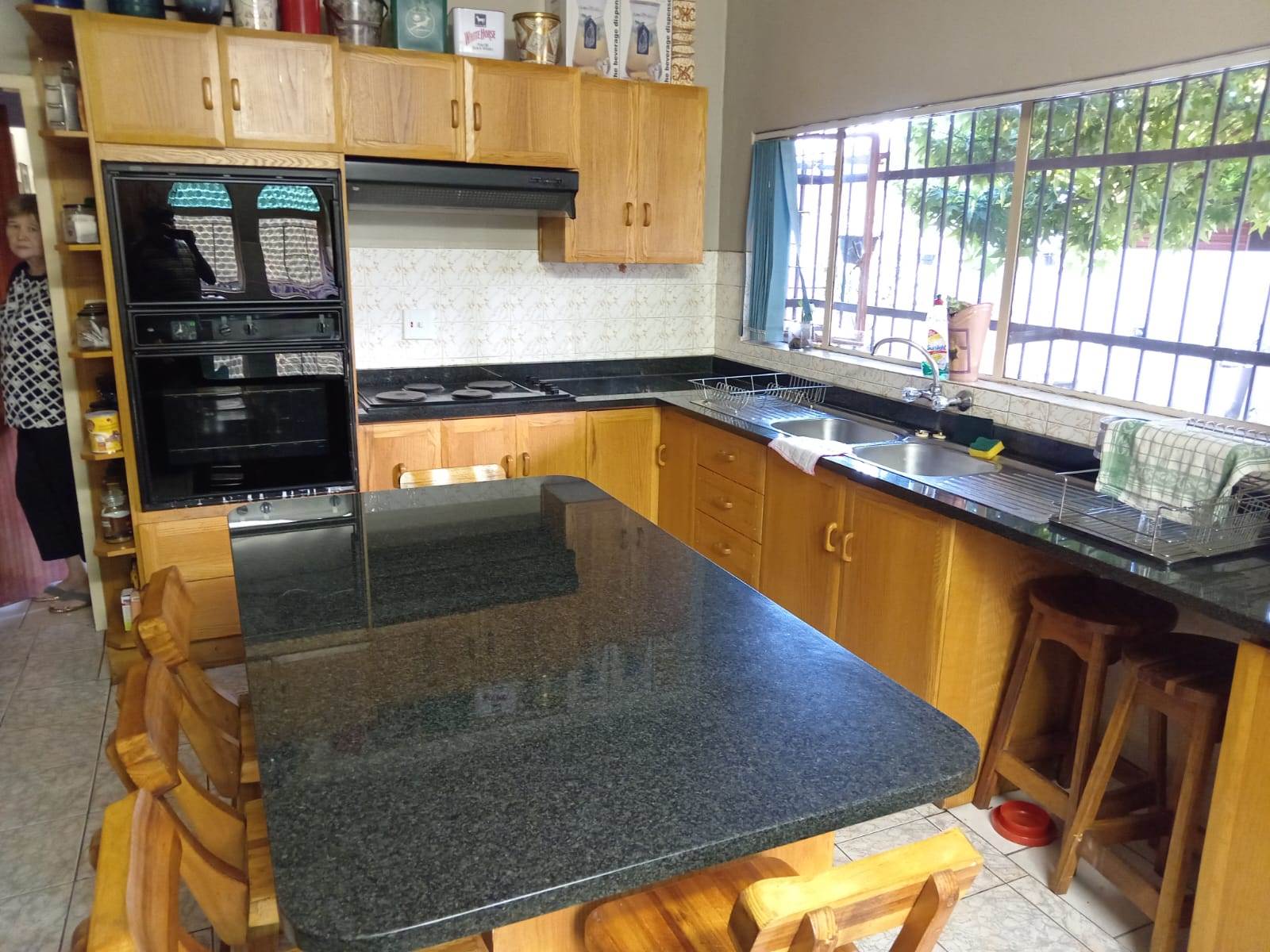 3 Bed House in Parktown Estate photo number 4