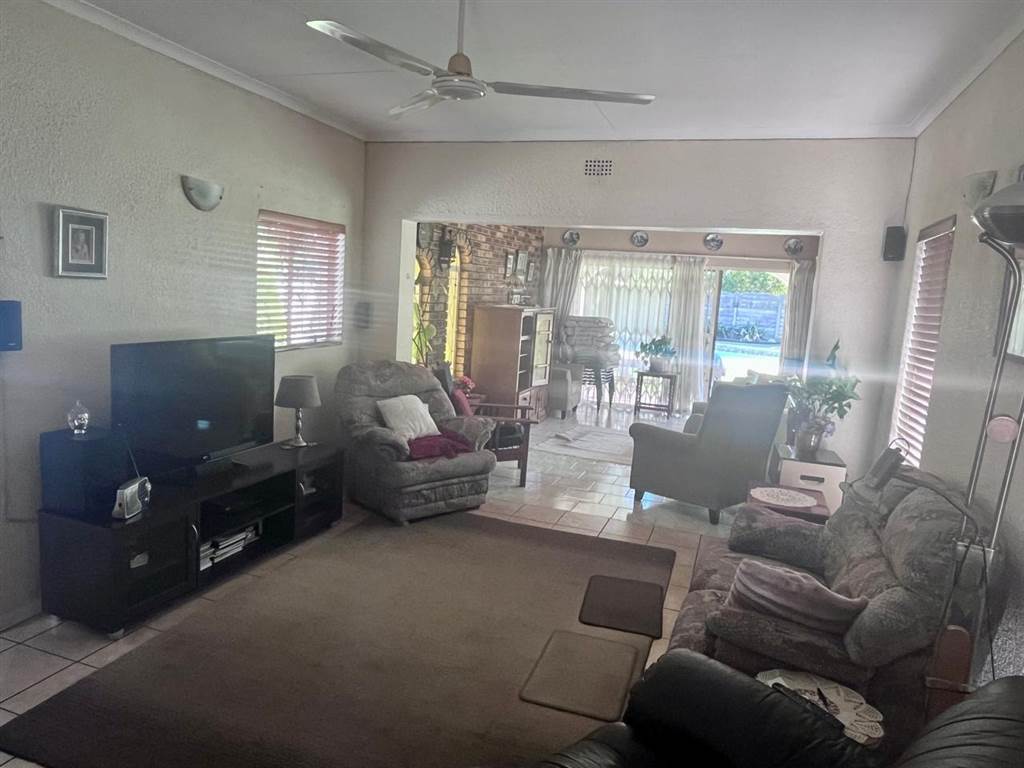 3 Bed House for sale in Brackendowns T4629630 Private Property