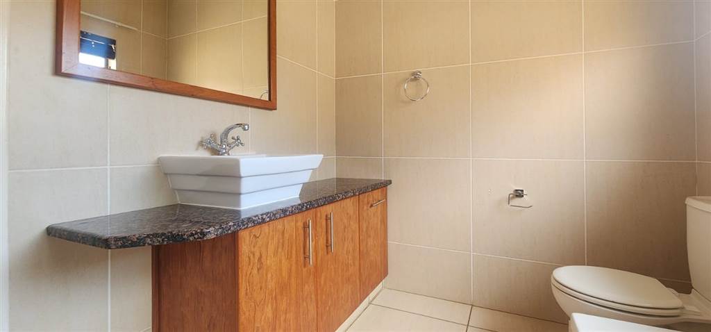3 Bed Townhouse in Wilkoppies photo number 15