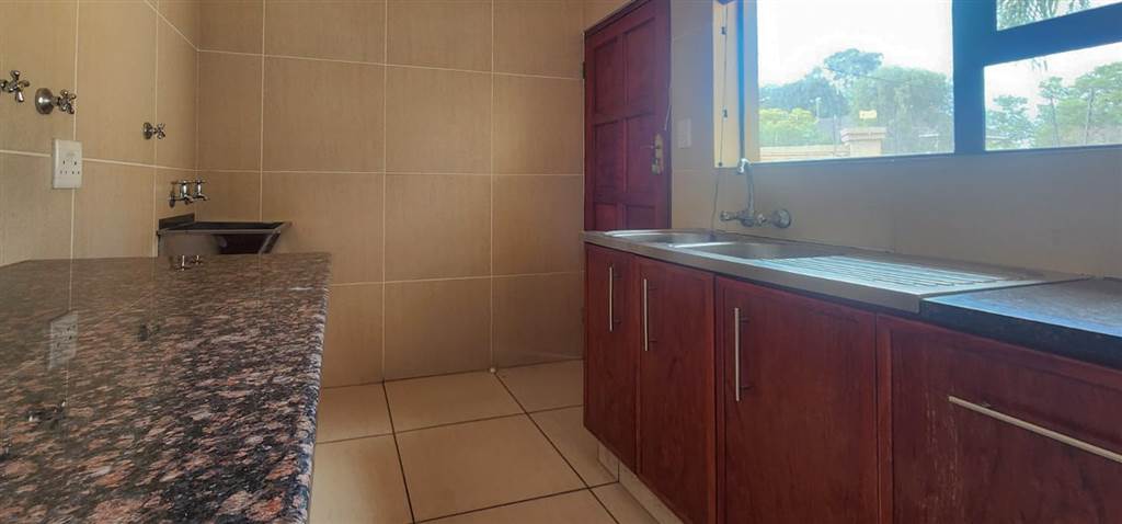 3 Bed Townhouse in Wilkoppies photo number 10