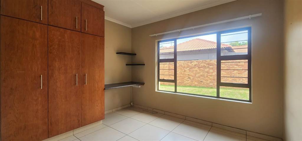 3 Bed Townhouse in Wilkoppies photo number 13