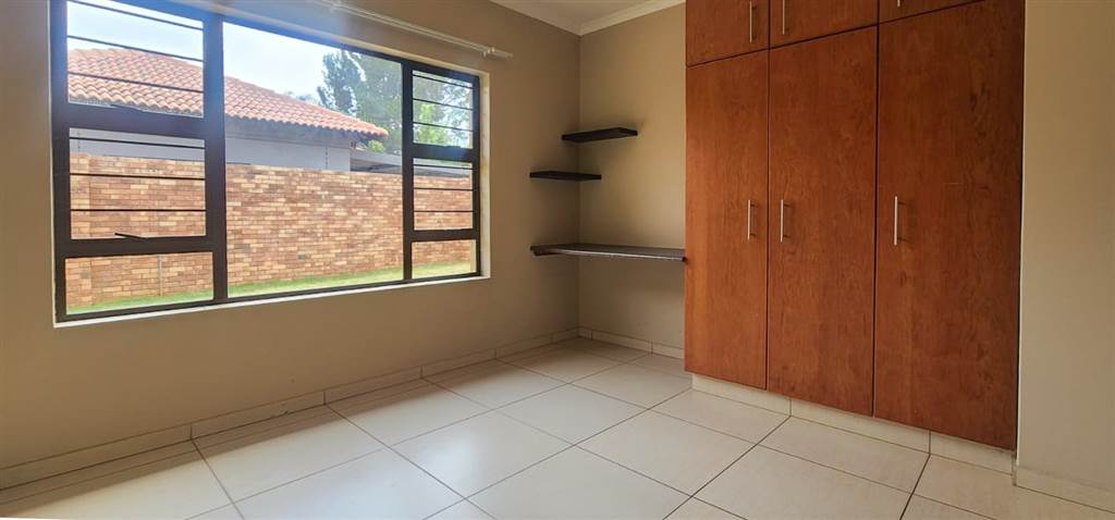 3 Bed Townhouse in Wilkoppies photo number 12