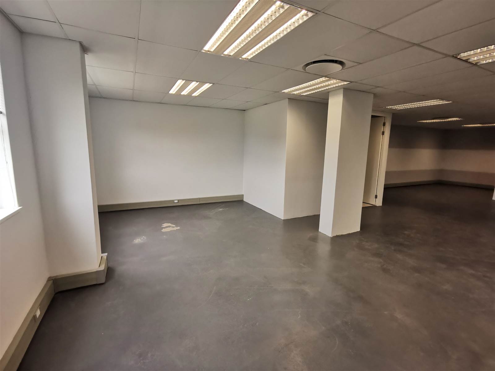 148  m² Commercial space in New Town Centre photo number 11