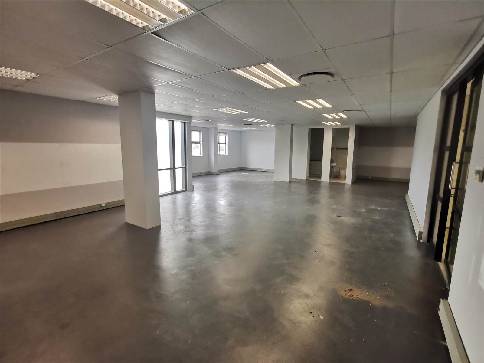 148  m² Commercial space in New Town Centre photo number 3