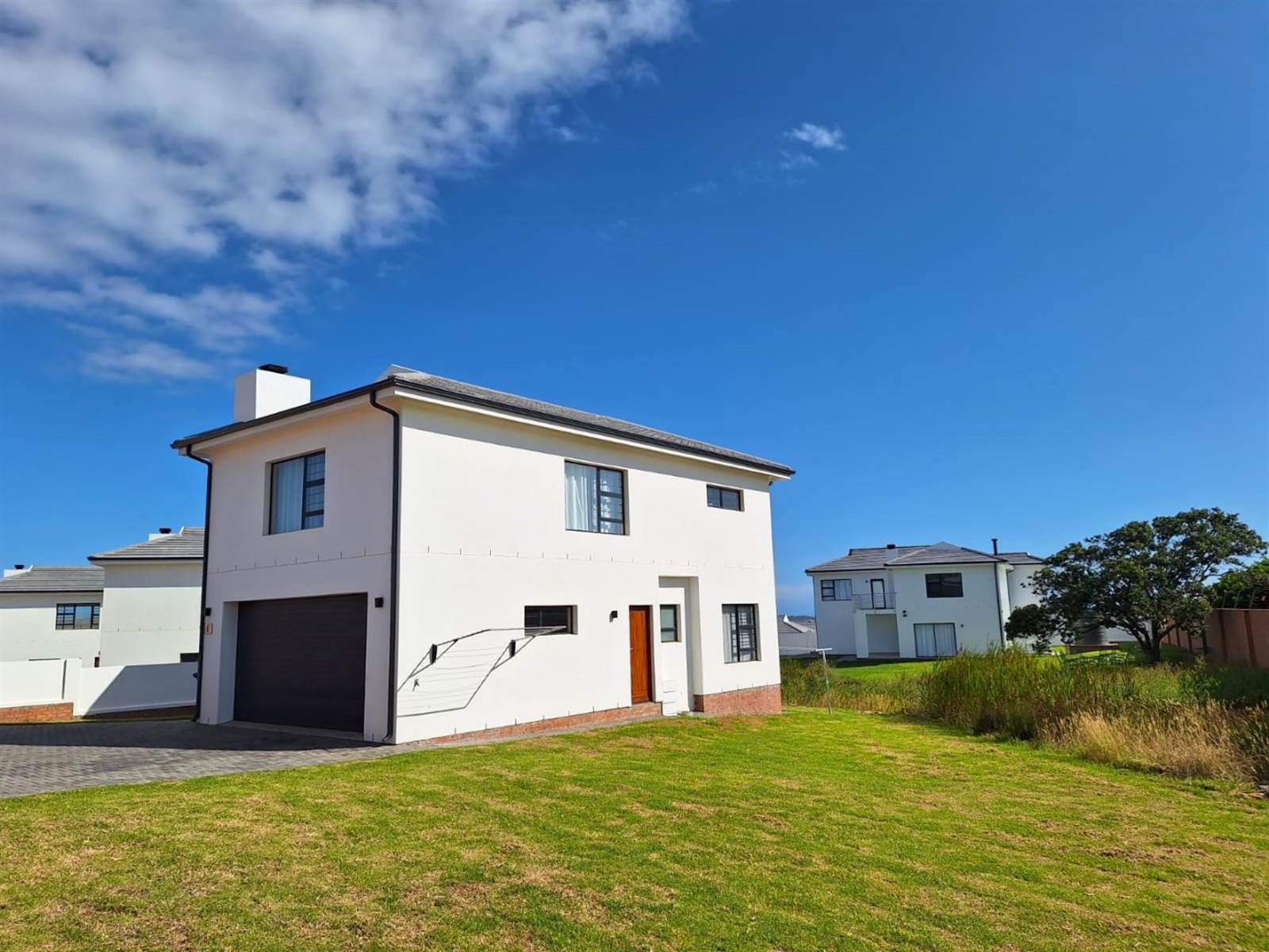3 Bed House in Jeffreys Bay photo number 3