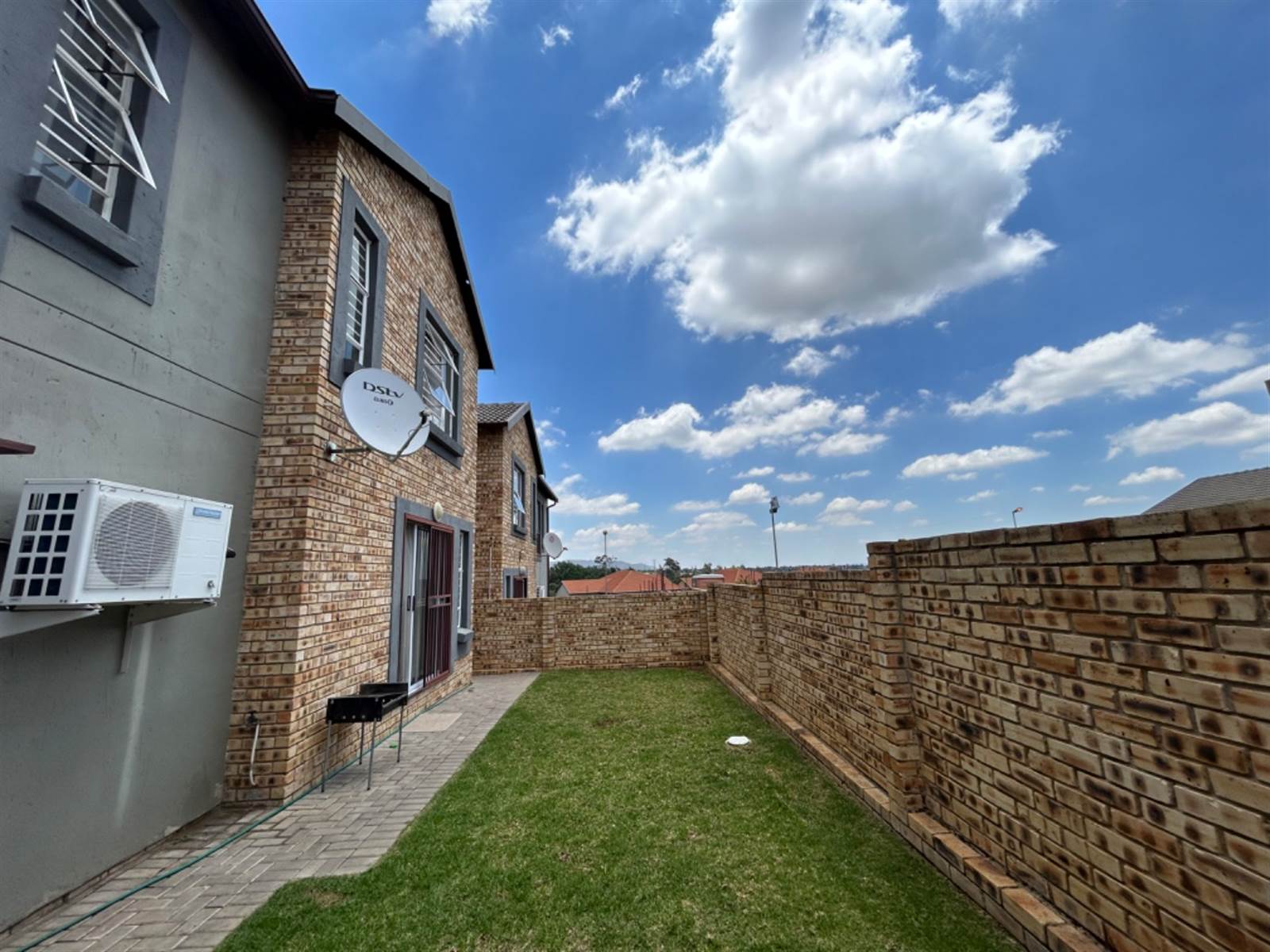 3 Bed Townhouse in Wilgeheuwel photo number 7