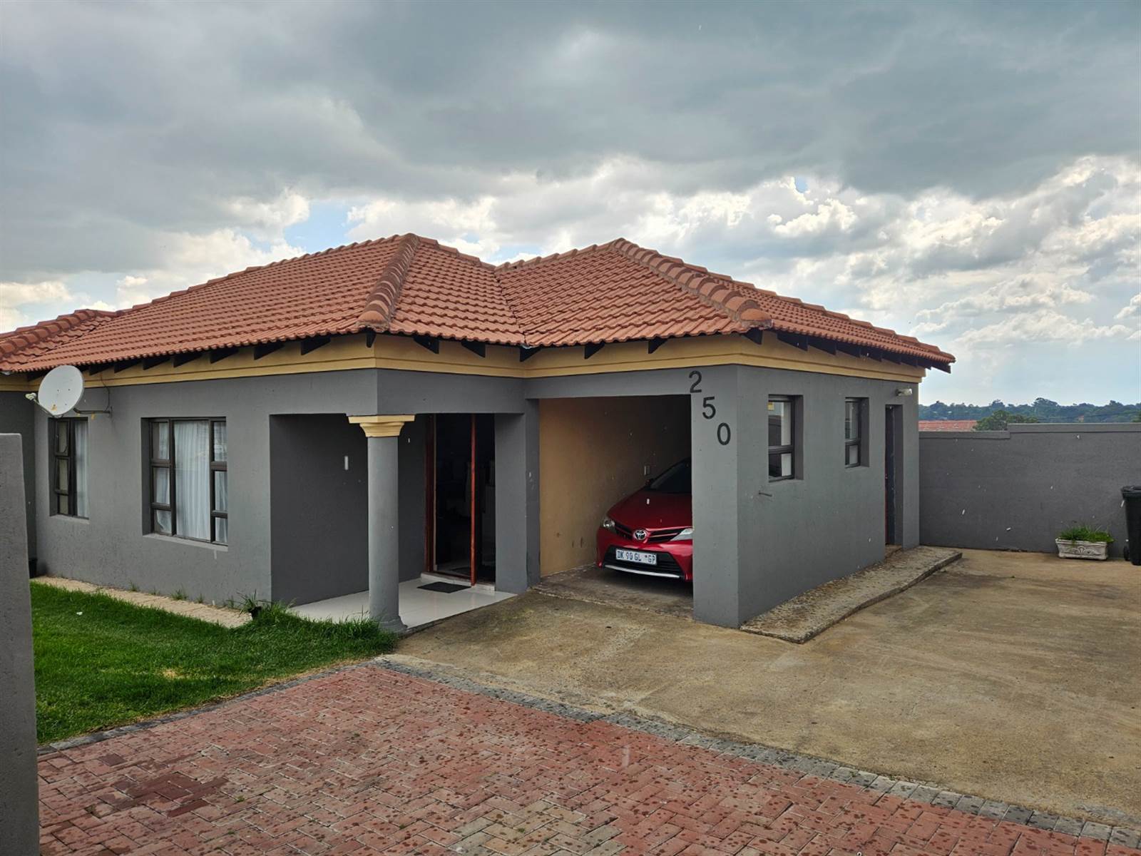 4 Bed House in Munsieville South photo number 2