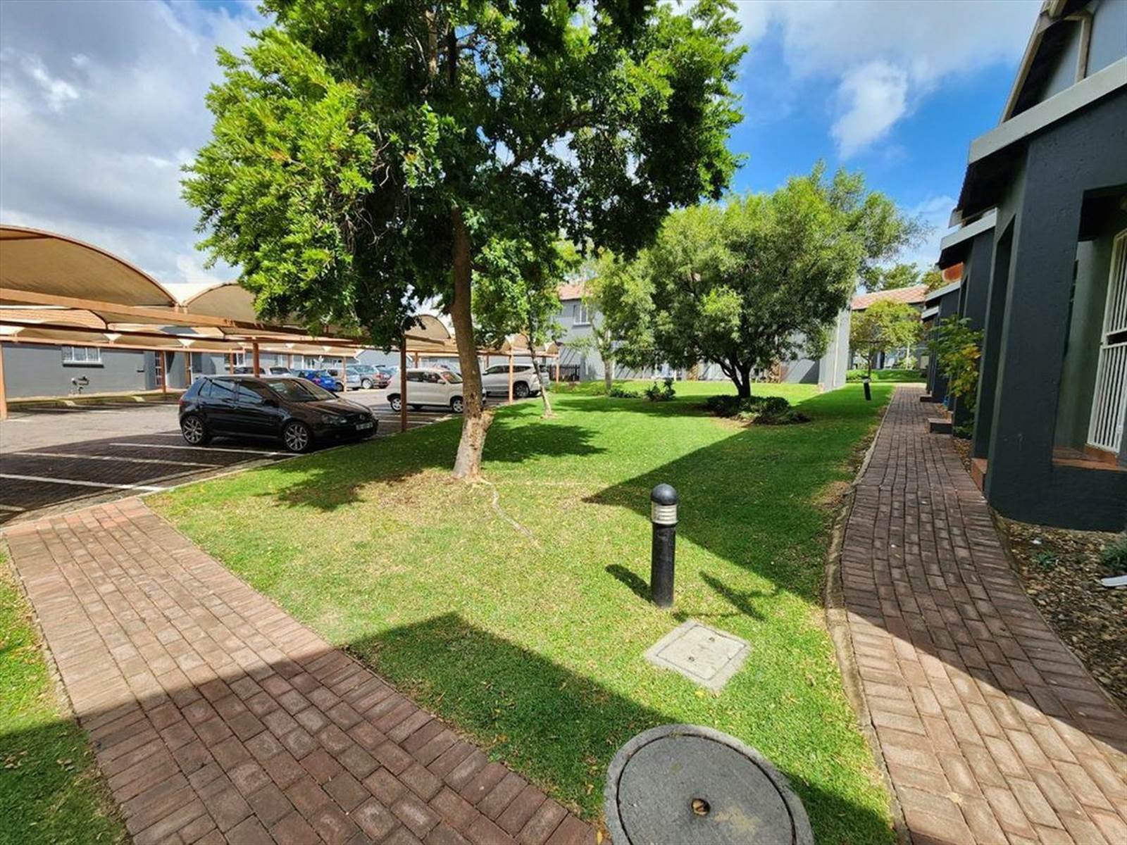 2 Bed Townhouse in Greenstone Hill photo number 12