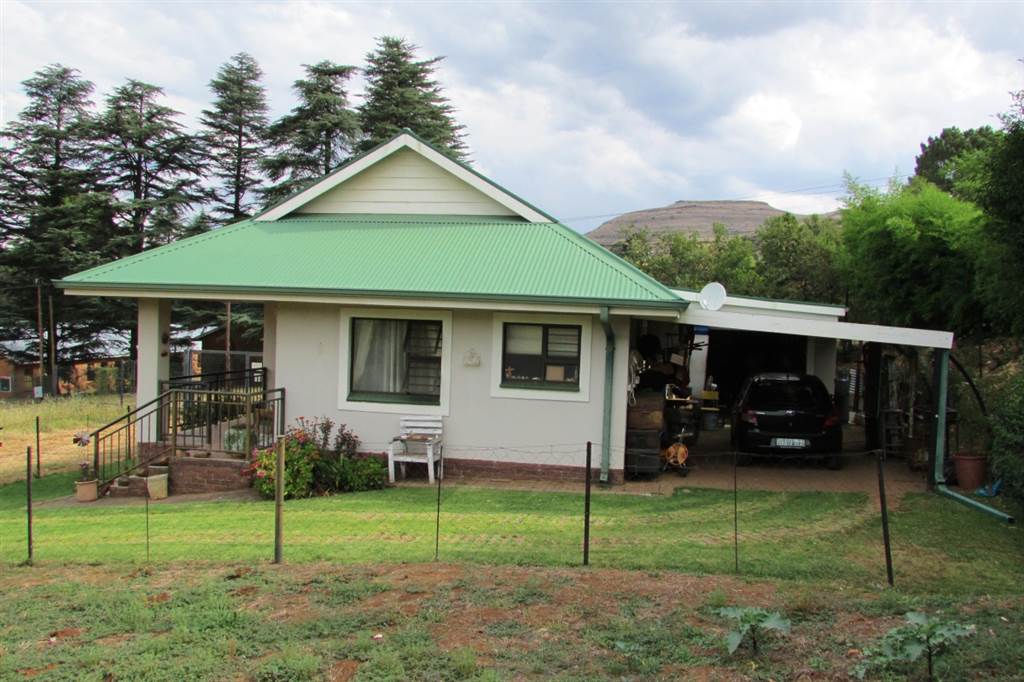 3 Bed Townhouse in Clarens photo number 3