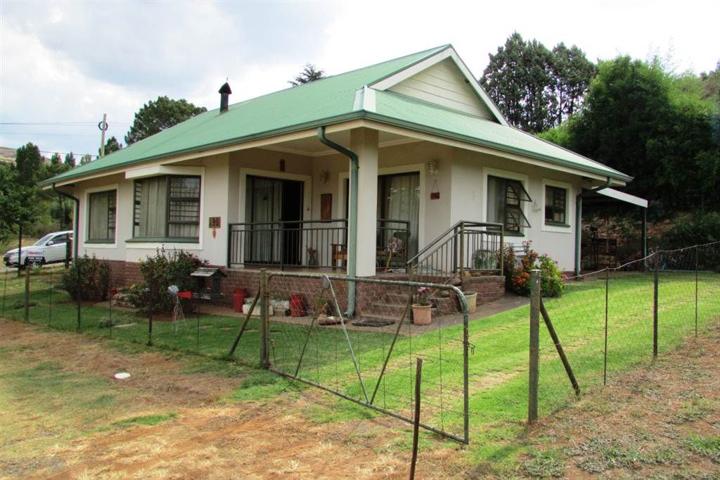 3 Bed Townhouse in Clarens photo number 1
