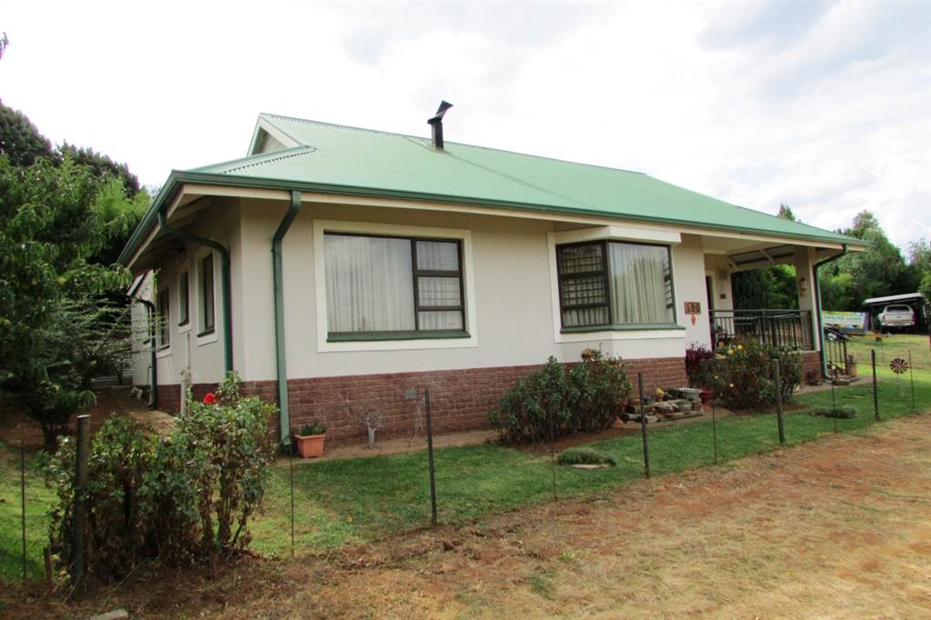 3 Bed Townhouse in Clarens photo number 2