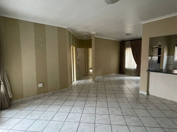 2 Bed Apartment in Waterkloof Park