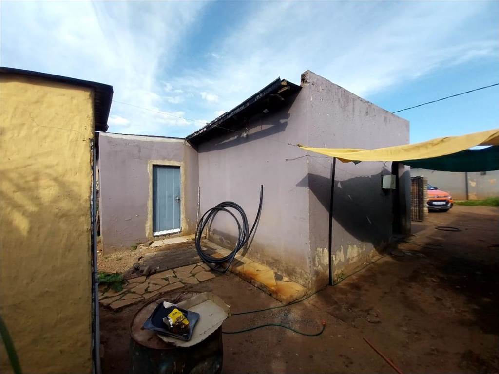 2 Bed House in Winnie Mandela photo number 12