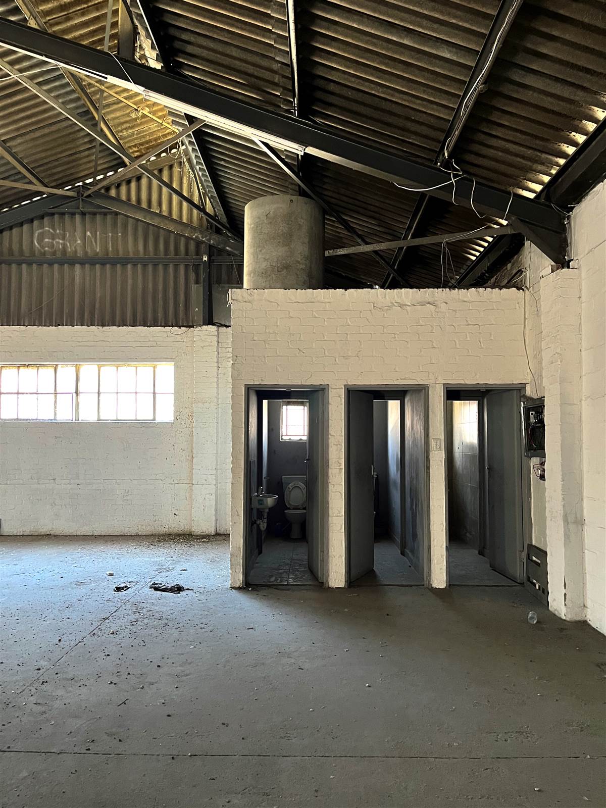 300  m² Industrial space in Athlone photo number 3