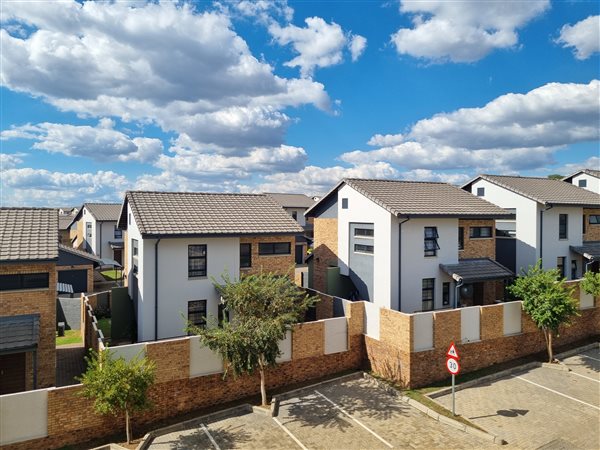 3 Bedroom Duplex 3 Bedroom Duplex