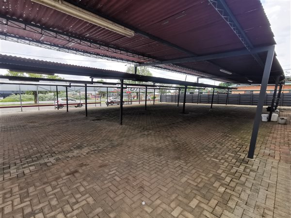1487  m² Commercial space in Freemanville