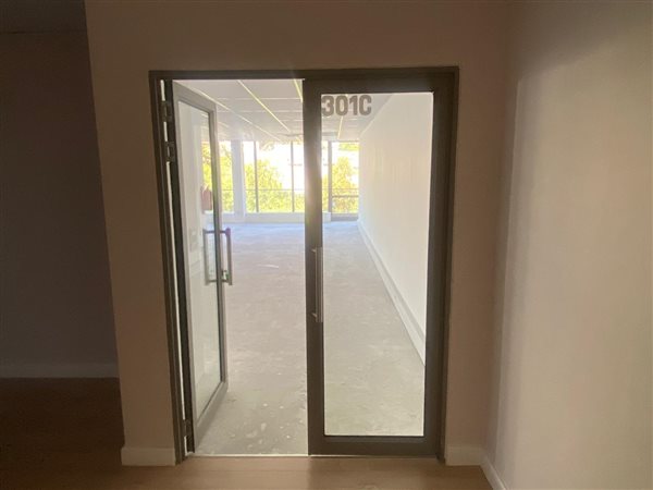 235  m² Commercial space