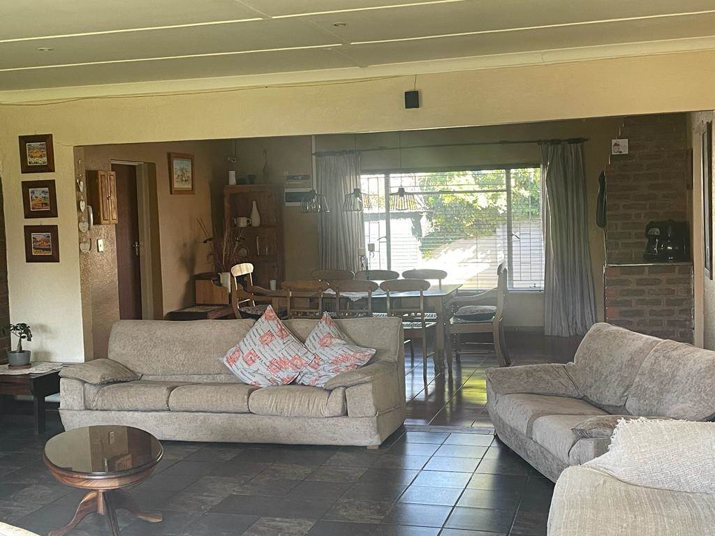 4 Bed House in Ficksburg photo number 2