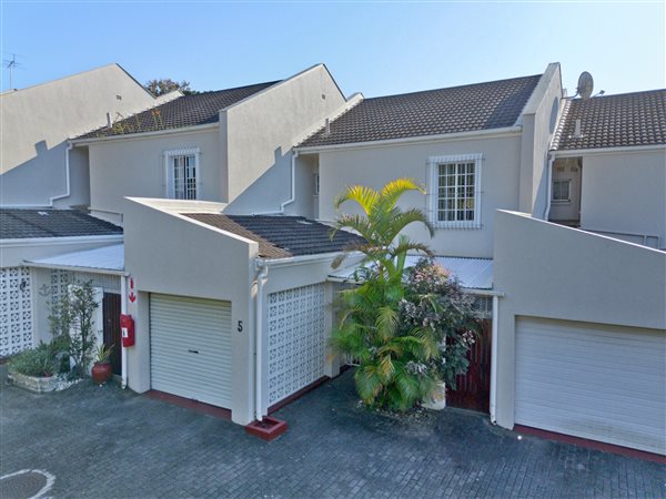 3 Bedroom Townhouse 3 Bedroom Townhouse