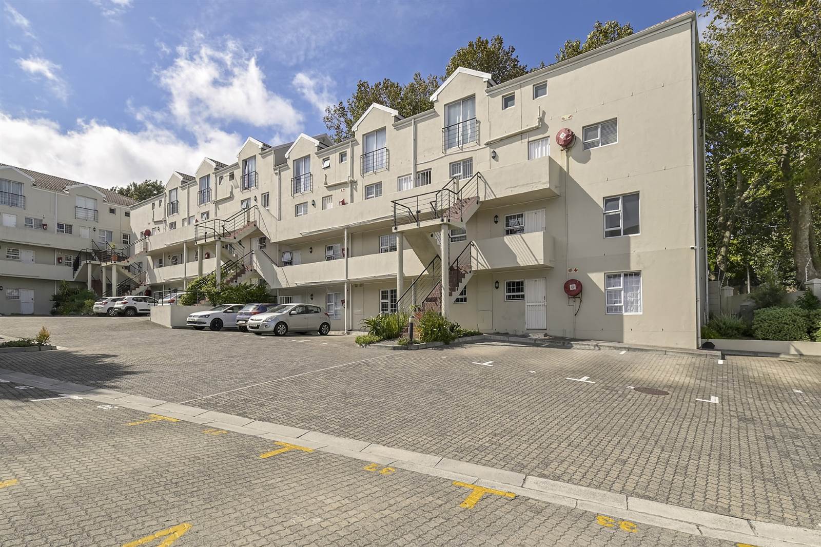 2 Bed Apartment in Wynberg Upper photo number 20