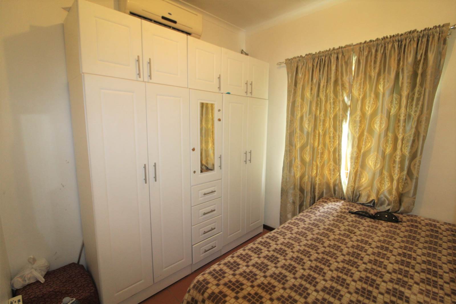 3 Bed Simplex in Sea View photo number 13