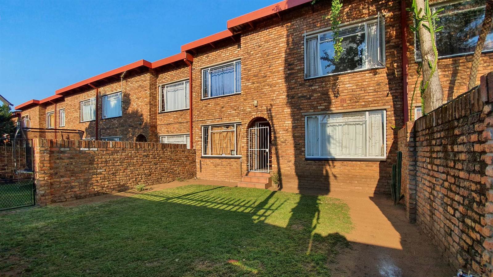 3 Bed Townhouse in Middelburg Central photo number 1