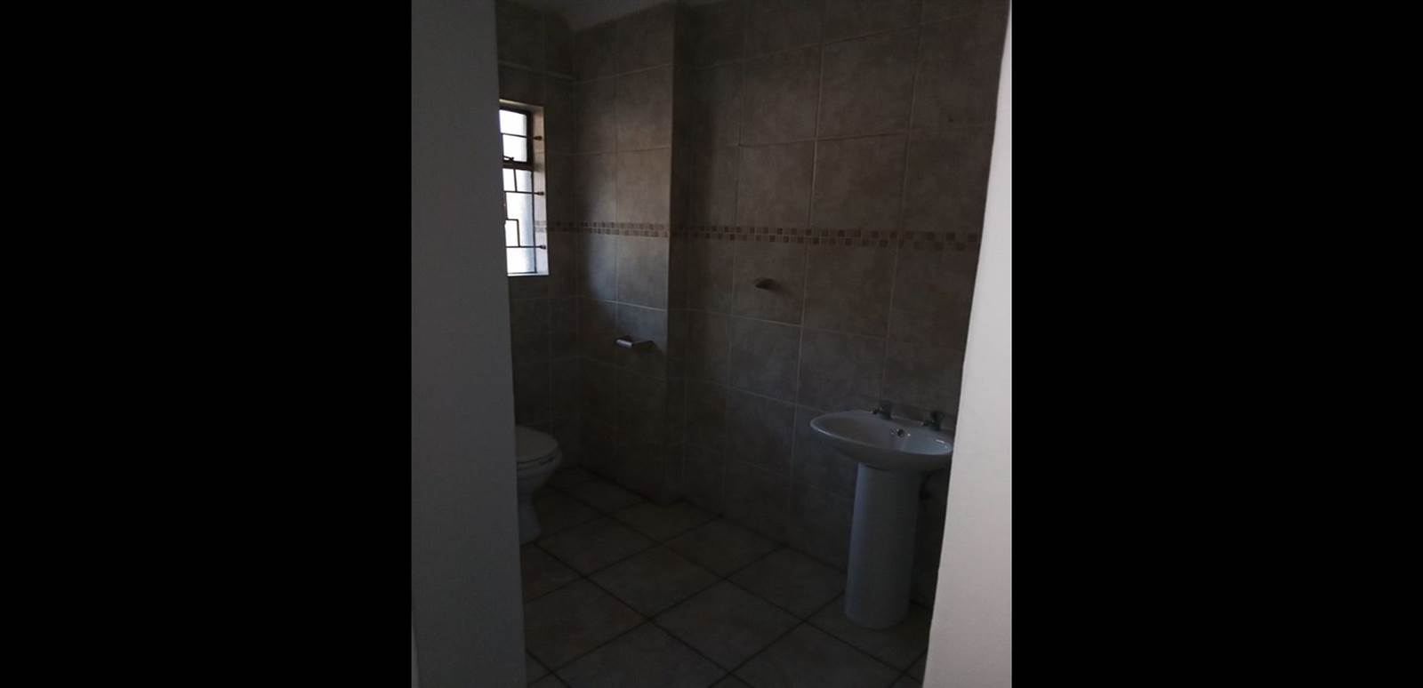 6 Bed Flat in Secunda photo number 16