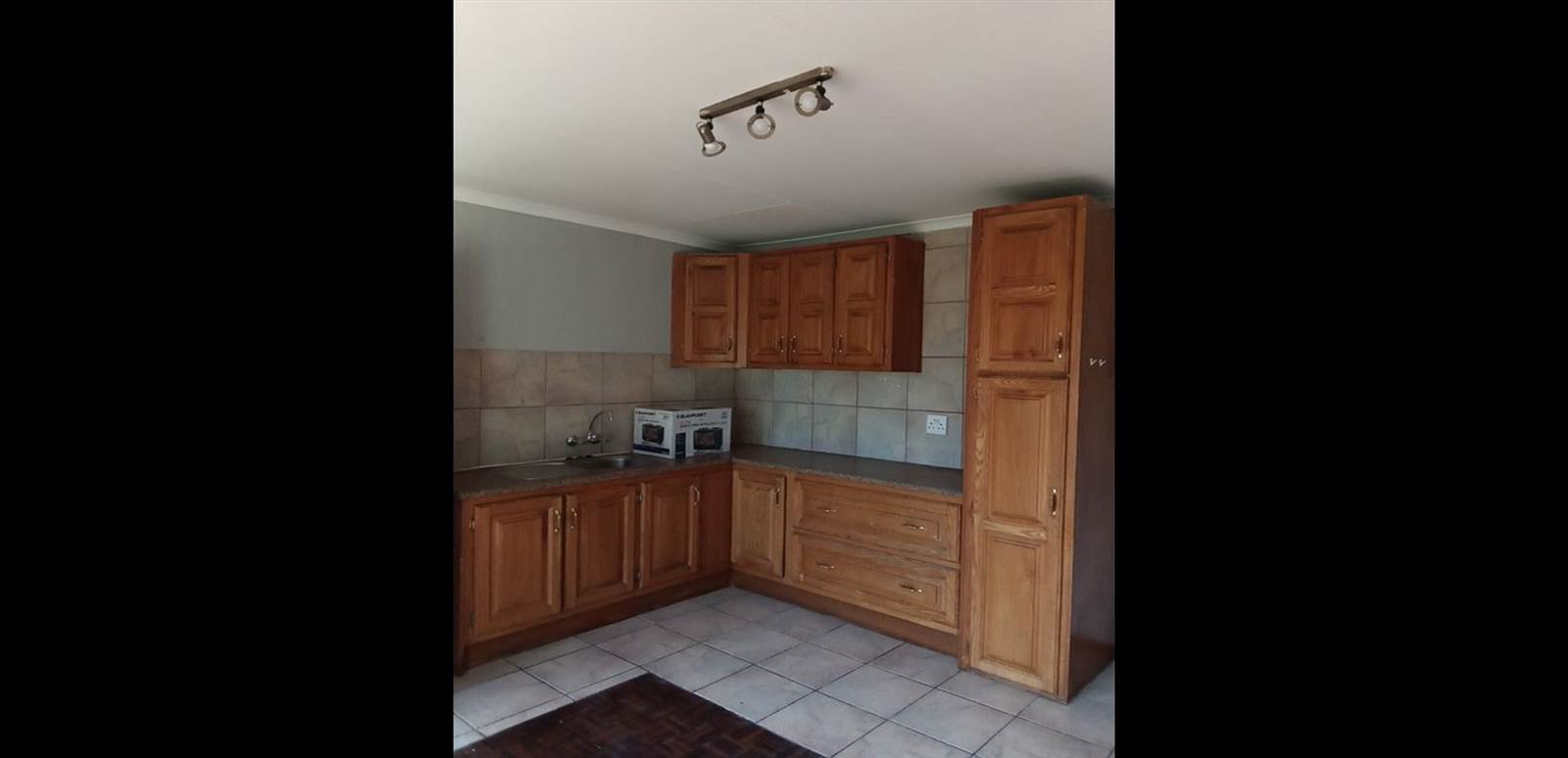 6 Bed Flat in Secunda photo number 3