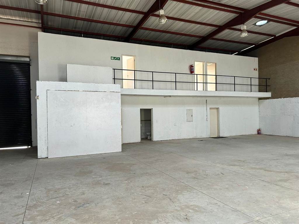 500  m² Industrial space in Eastgate photo number 9