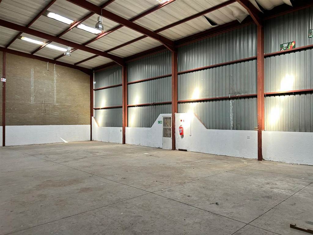 500  m² Industrial space in Eastgate photo number 10