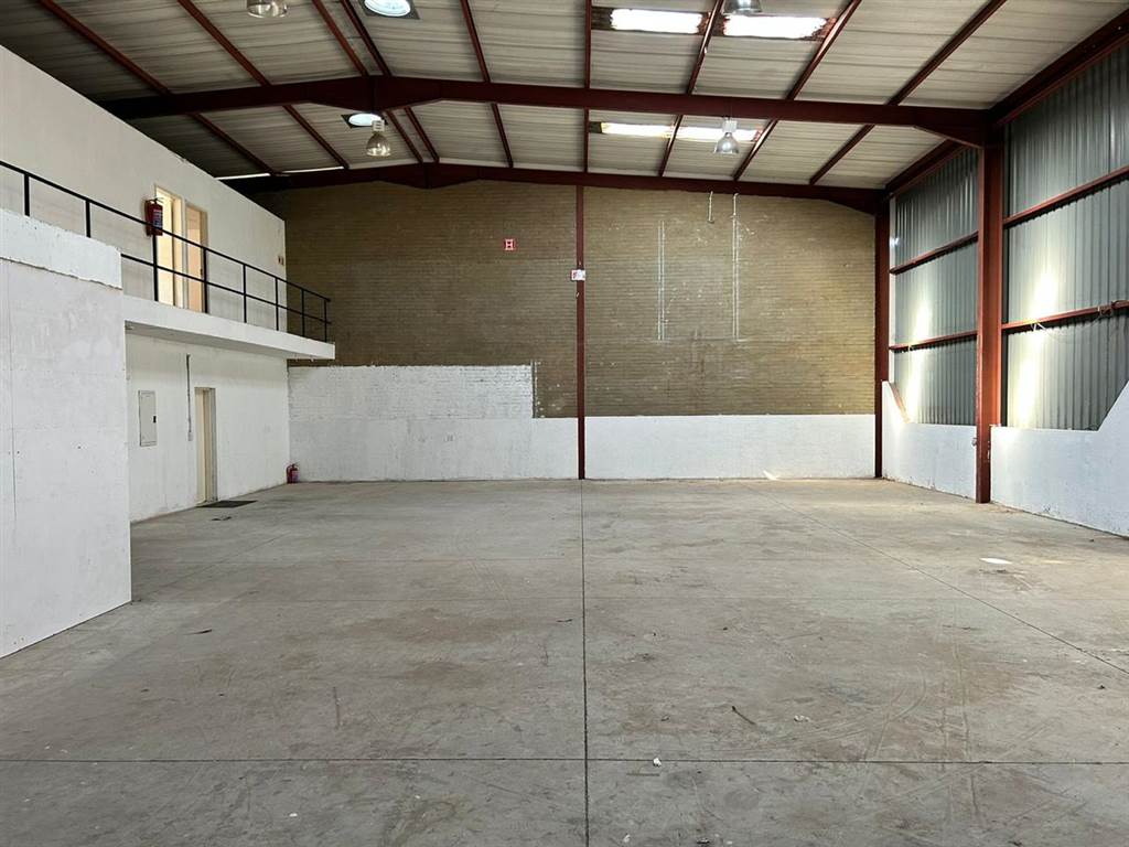 500  m² Industrial space in Eastgate photo number 8