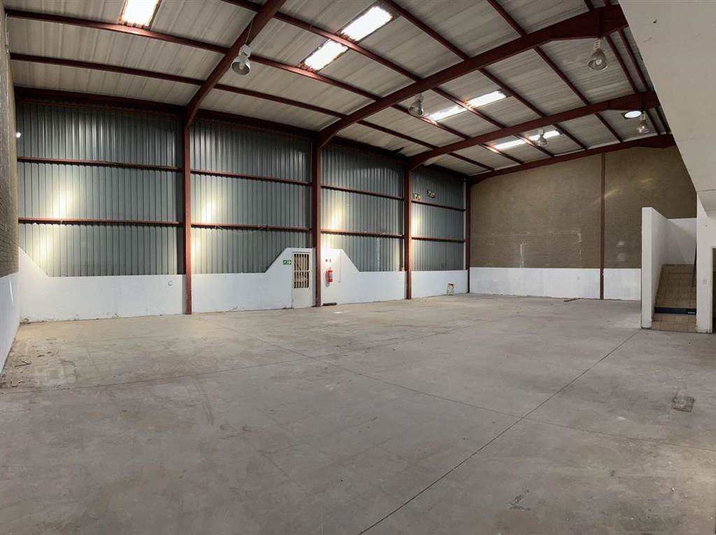 500  m² Industrial space in Eastgate photo number 5