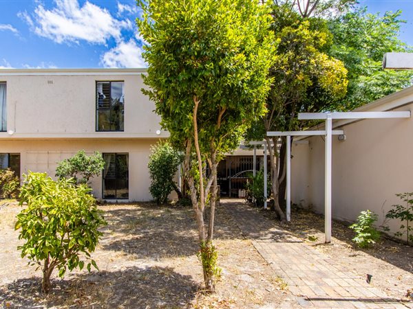 4 Bed House in Charleston Hill