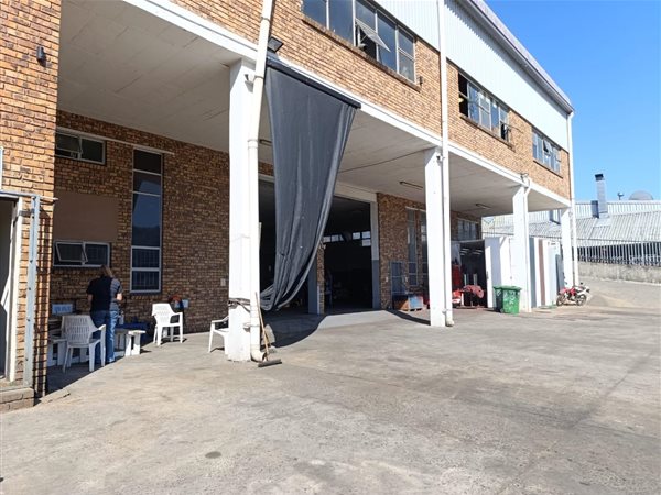 720 m² Industrial space 720 m² Industrial space