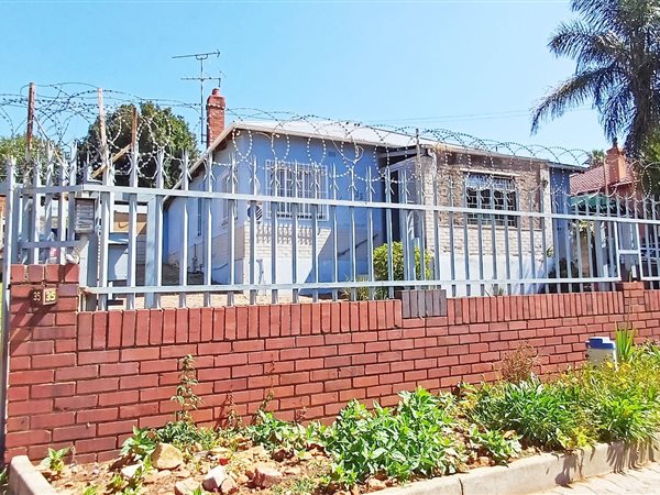 17 Bed House in Primrose
