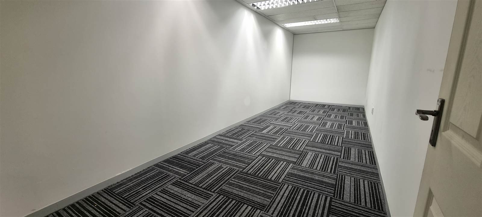 381  m² Commercial space in Epsom Downs photo number 19