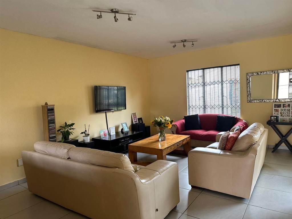 3 Bed Townhouse in Waterval East photo number 6