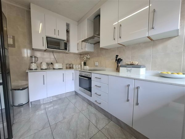 3 Bedroom Townhouse 3 Bedroom Townhouse