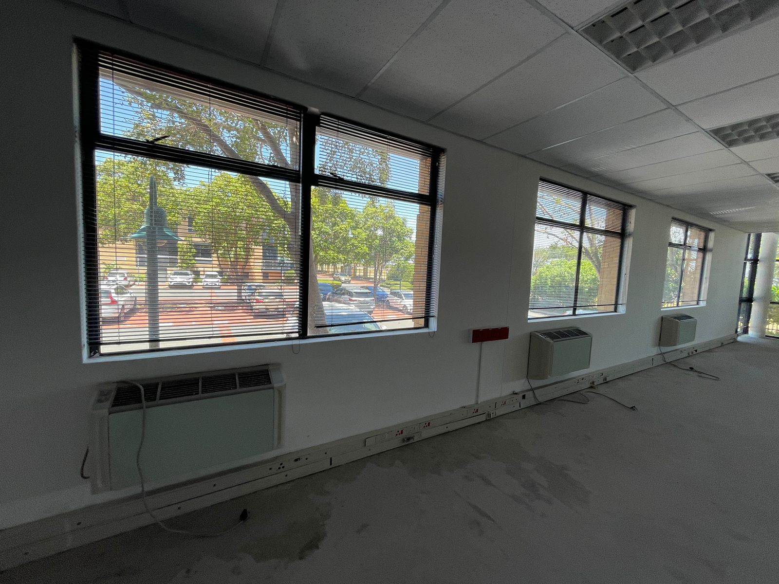 242  m² Commercial space in Plattekloof photo number 3