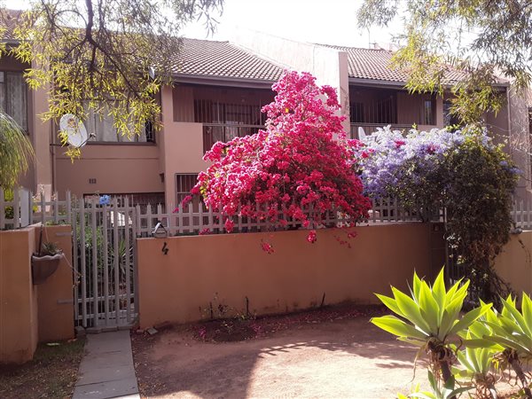3.5 Bed Townhouse in Rustenburg Central