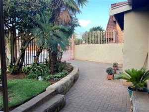4 Bed House in Laudium