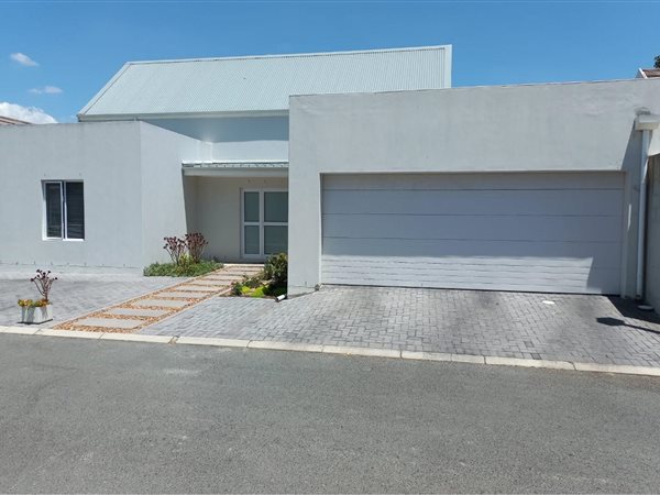 3 Bed House in Bainskloof