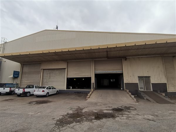 8966  m² Industrial space in Cleveland