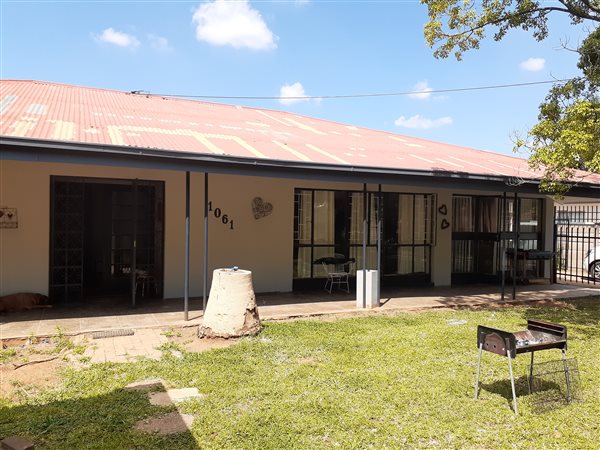 3.5 Bedroom House 3.5 Bedroom House