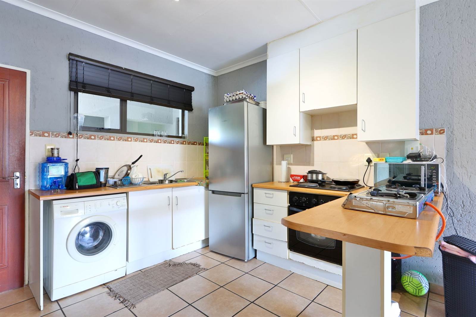 1 Bed Apartment in Sunninghill photo number 5