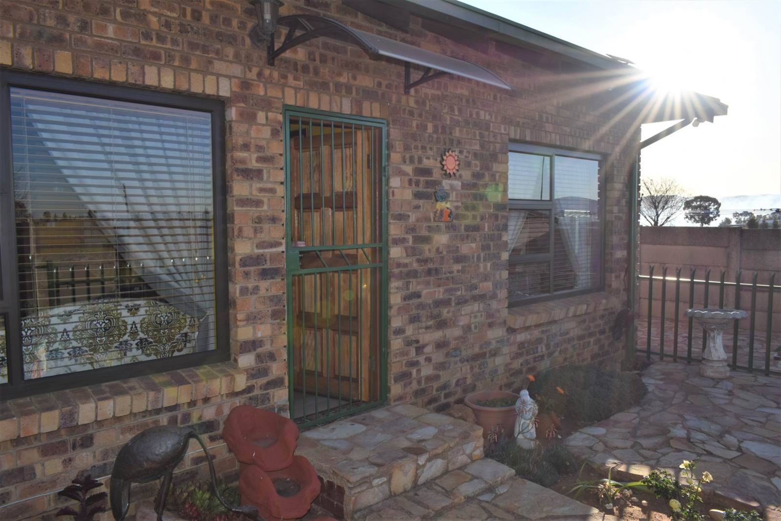 2 Bed Townhouse in Rensburg photo number 3