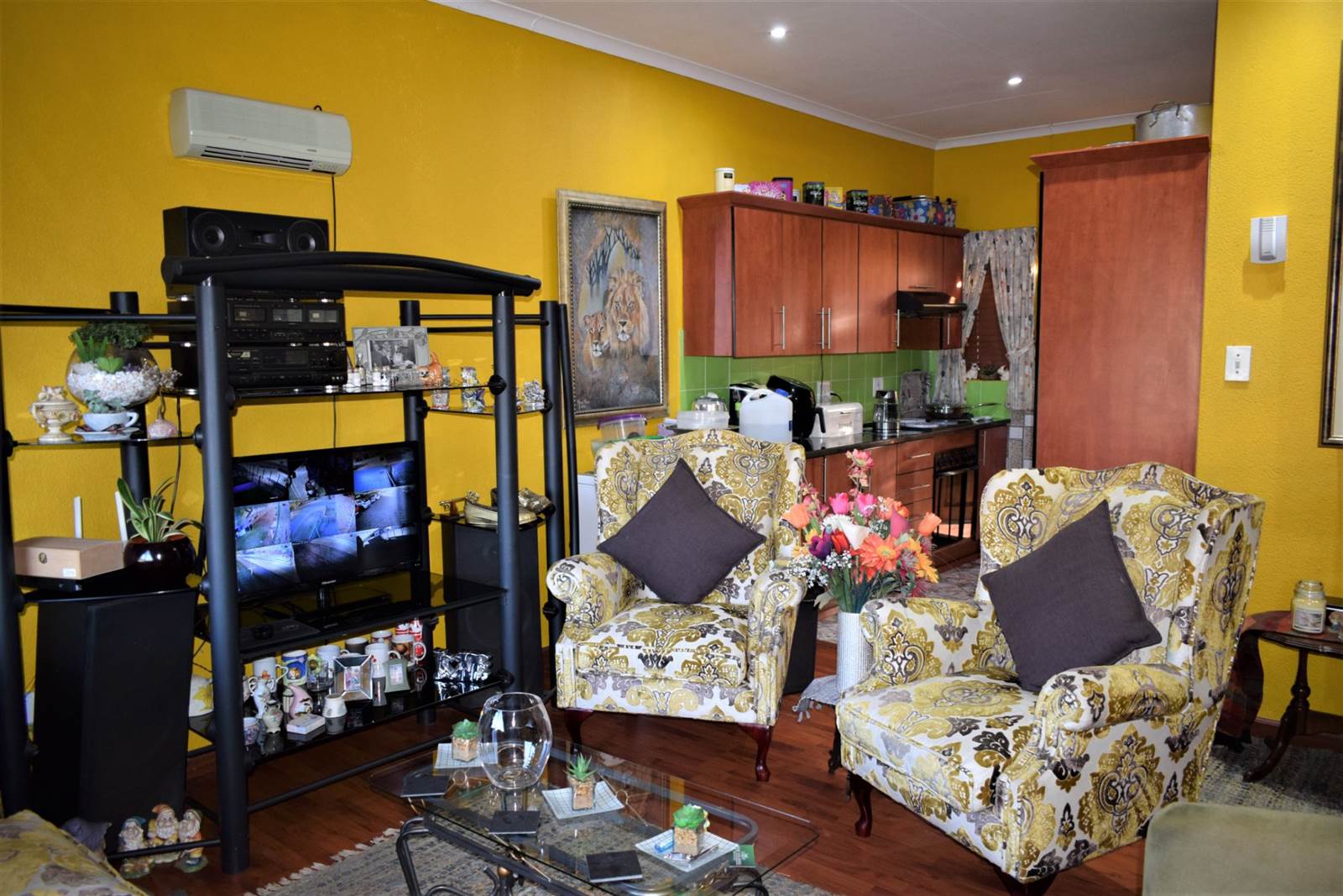 2 Bed Townhouse in Rensburg photo number 7