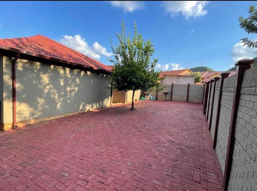 3 Bed House in Tlhabane photo number 29